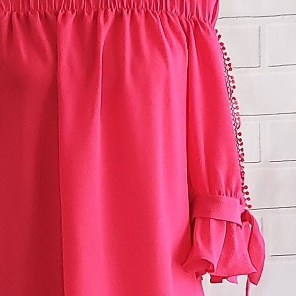 NWT BCX Off-the-Shoulder Top w/Cut Out Sleeves - Picture 3 of 4